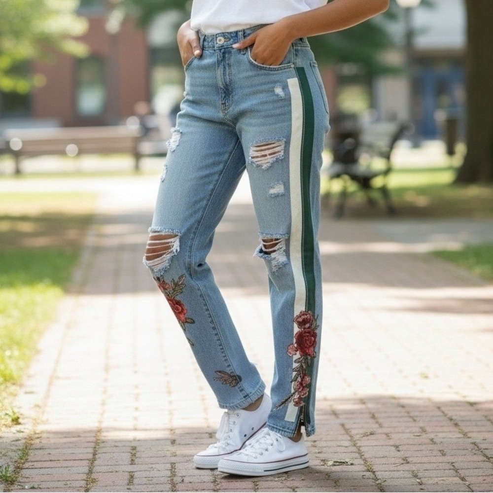 Civil Regime Floral Embroidered Distressed Jeans Light Wash 32W 32L Ankle Zip
